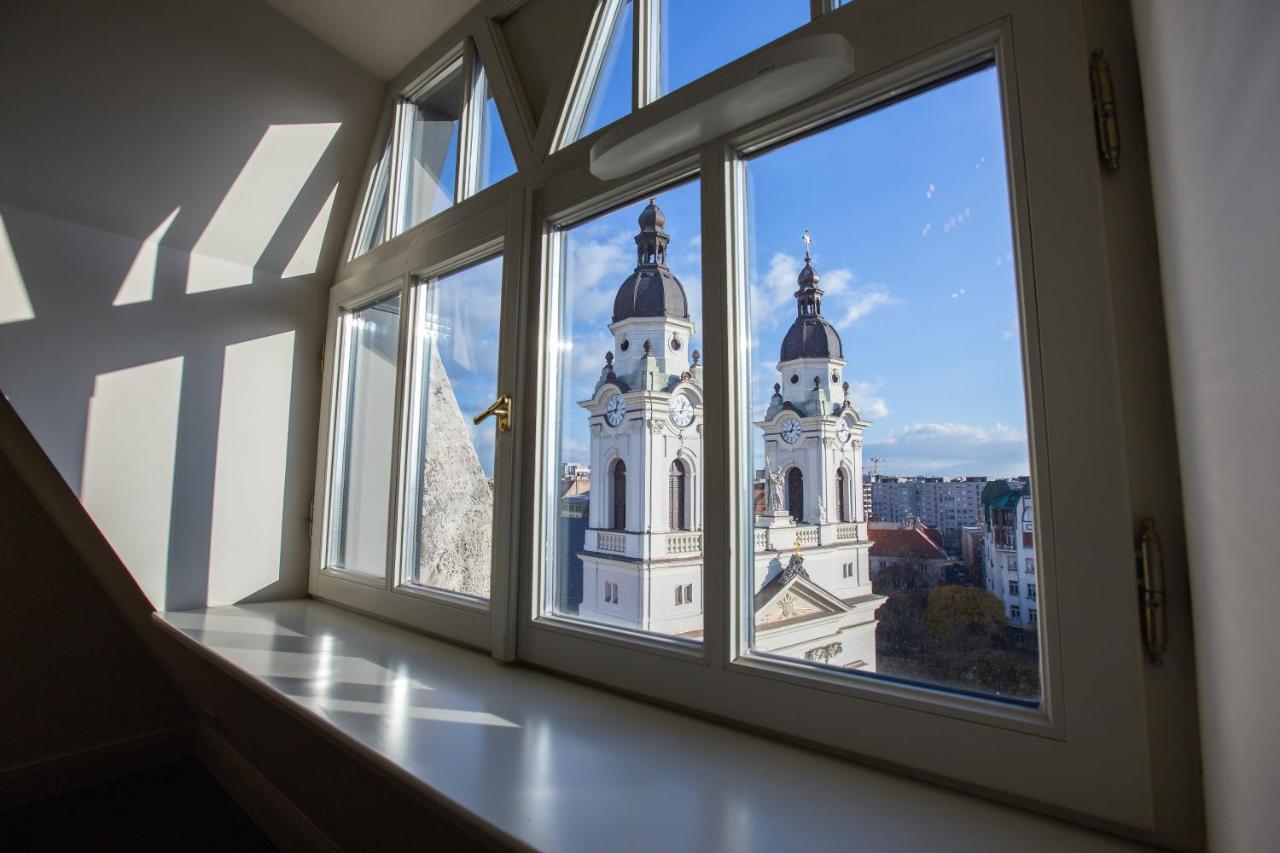 Zoya Luxury Residence ブダペスト エクステリア 写真 View from the stairwell