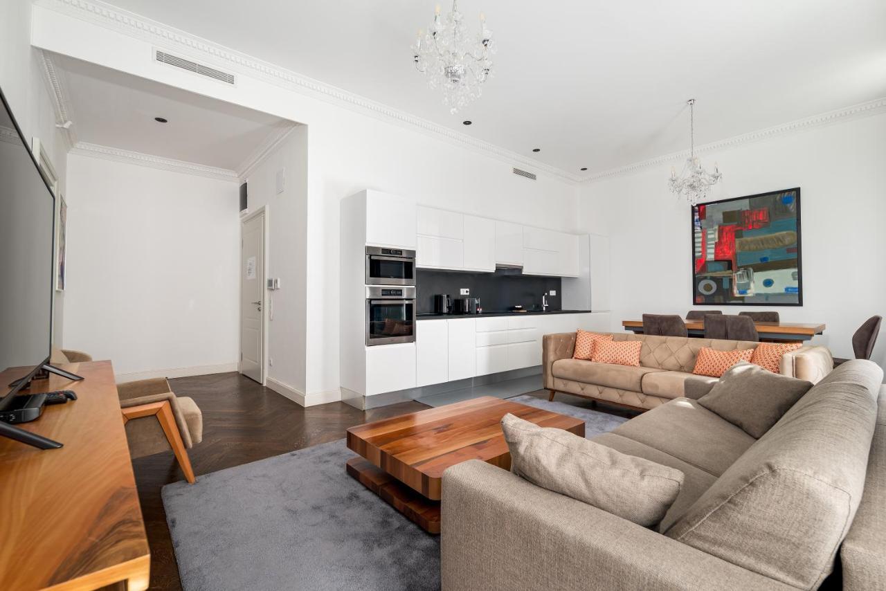 Zoya Luxury Residence ブダペスト エクステリア 写真 A living room in a modern apartment