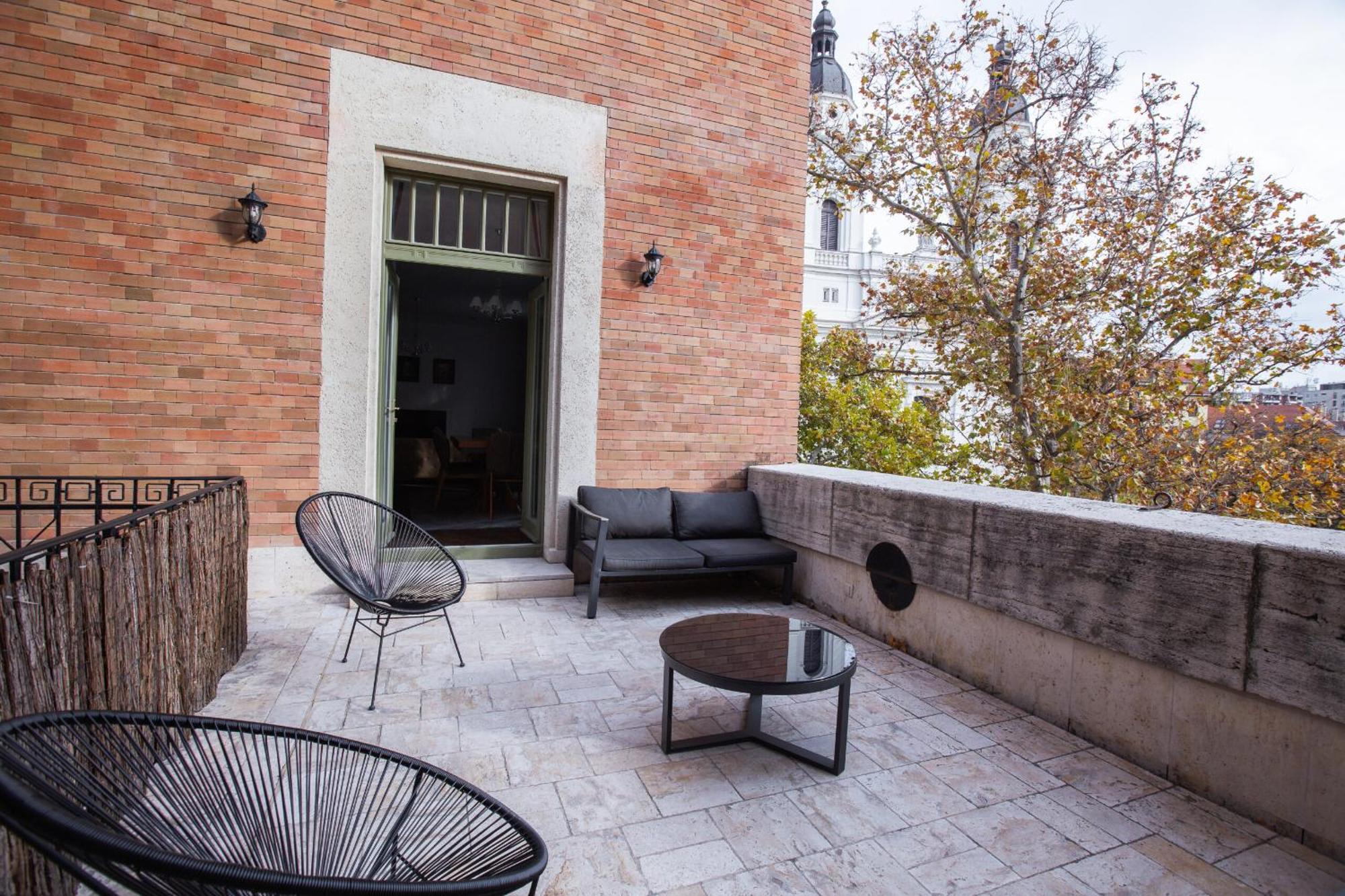 Zoya Luxury Residence ブダペスト エクステリア 写真 The terrace of the hotel