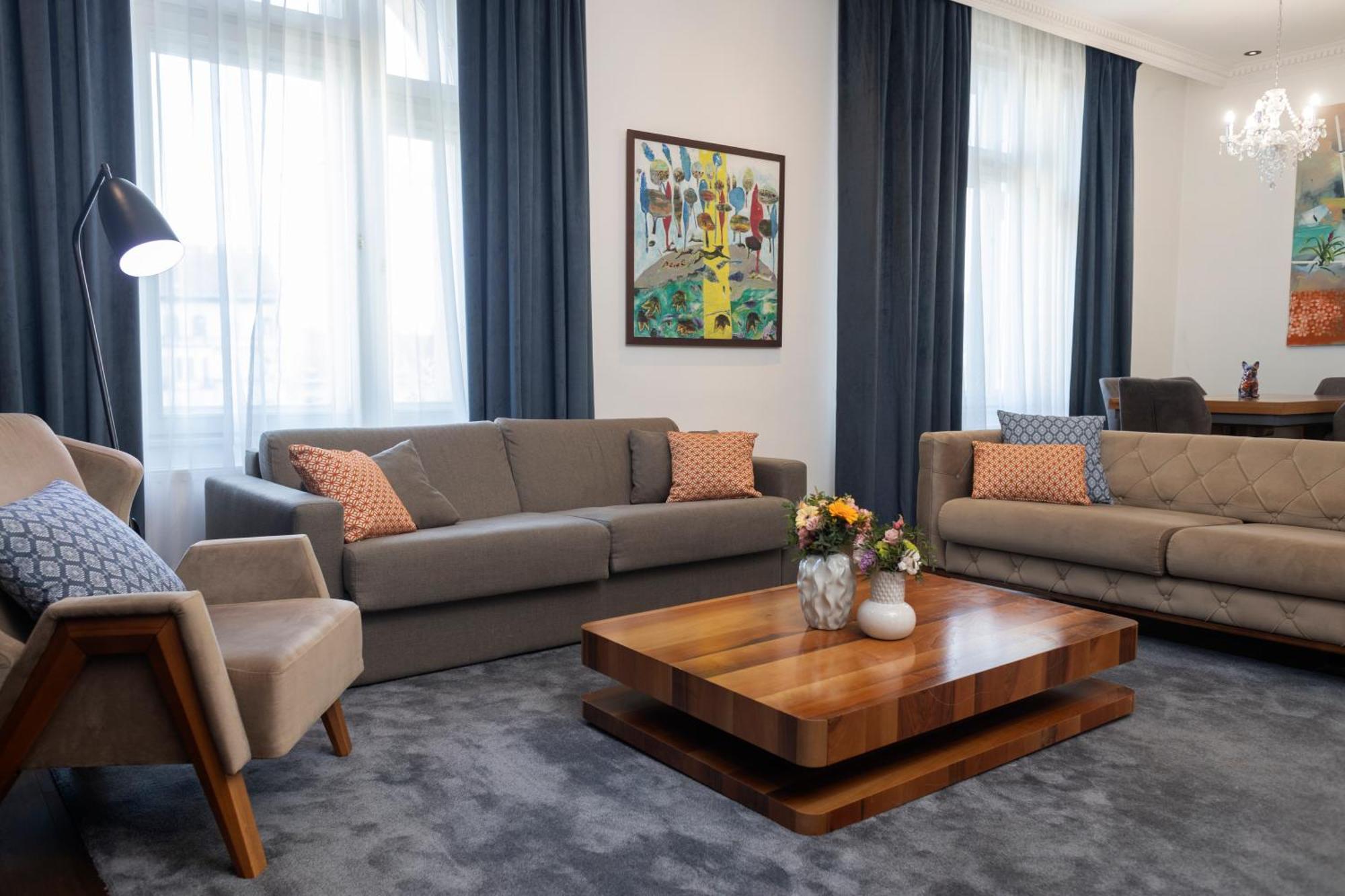 Zoya Luxury Residence ブダペスト エクステリア 写真 The living room of the presidential suite