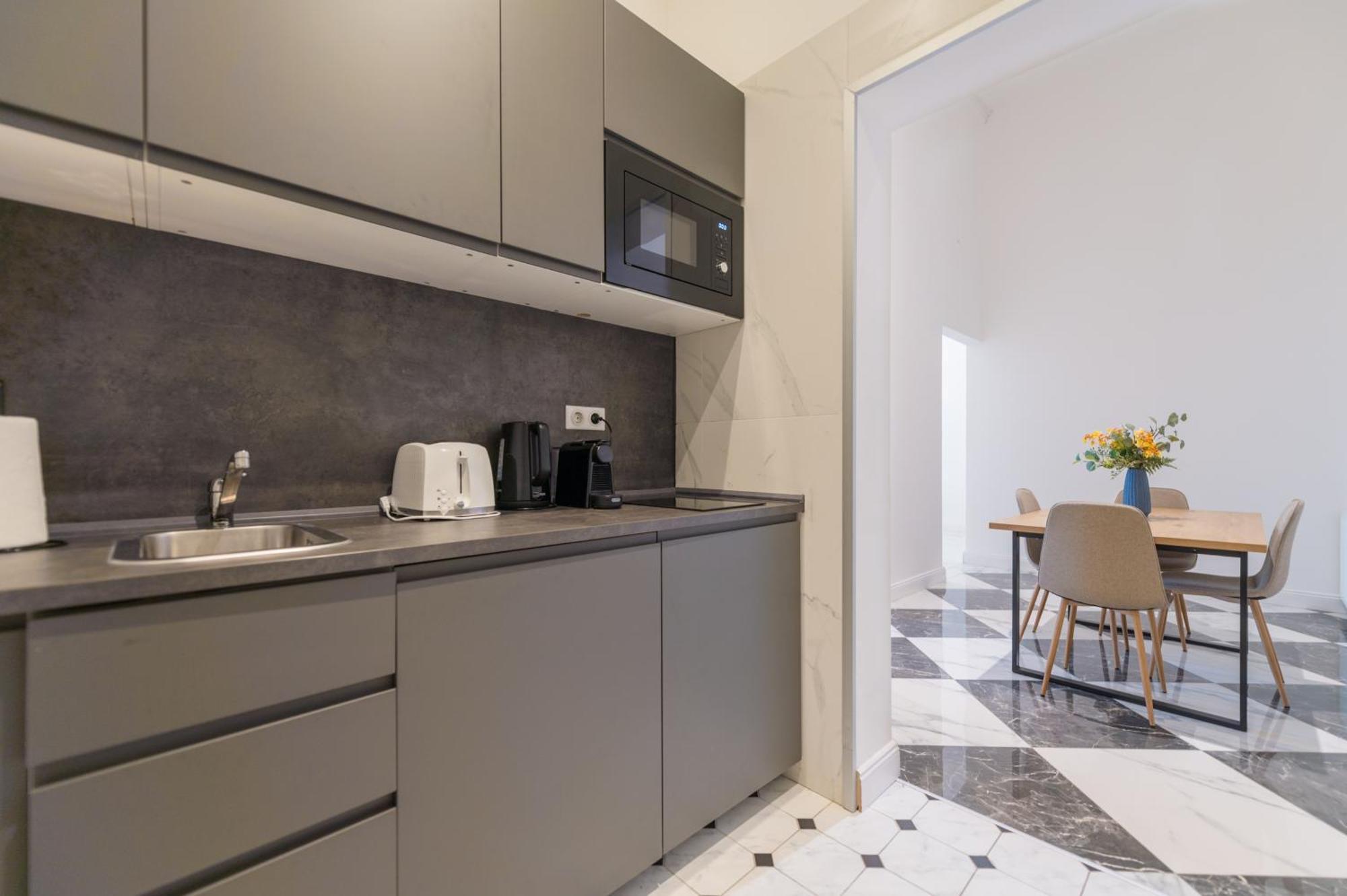 Zoya Luxury Residence ブダペスト エクステリア 写真 A modern kitchen