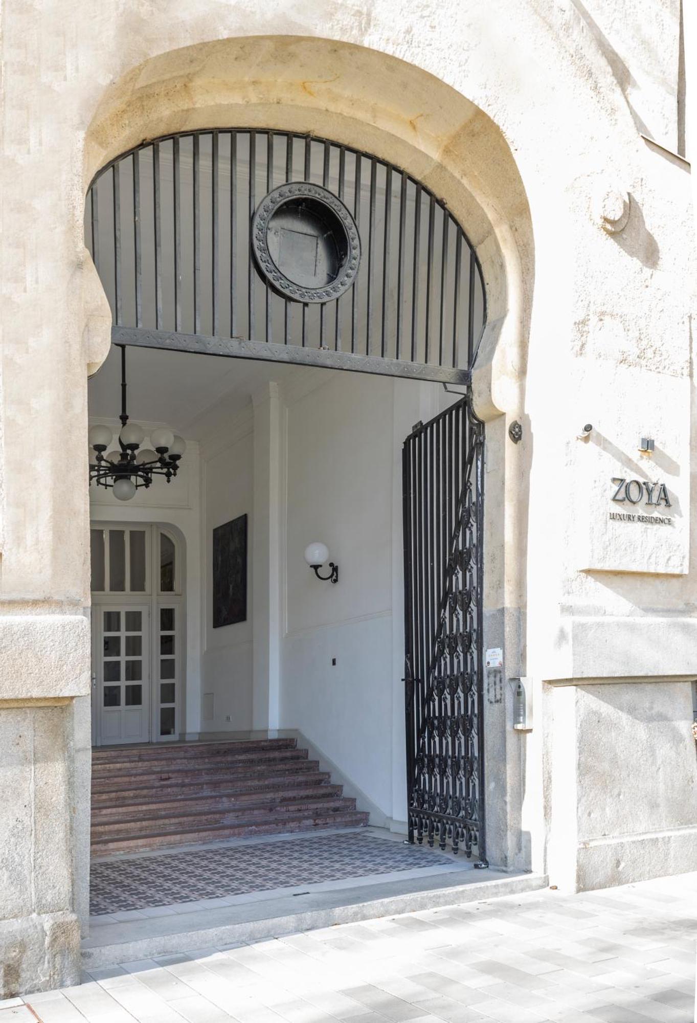 Zoya Luxury Residence ブダペスト エクステリア 写真 Entrance to the Zoya Museum